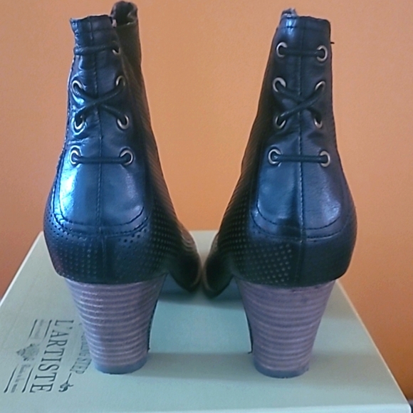 Size 9 (40) L'Artiste Spring Step Booties - Picture 4 of 9